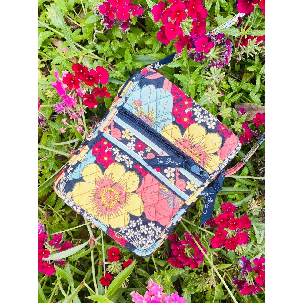 🌸VERA BRADLEY Floral Multi-Zip Crossbody Bag🌸